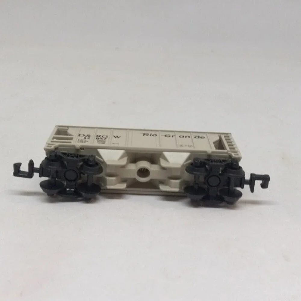 Readers Digest-High Speed Southern Pacific Hopper Car-N Scale-Rio Grande-1995